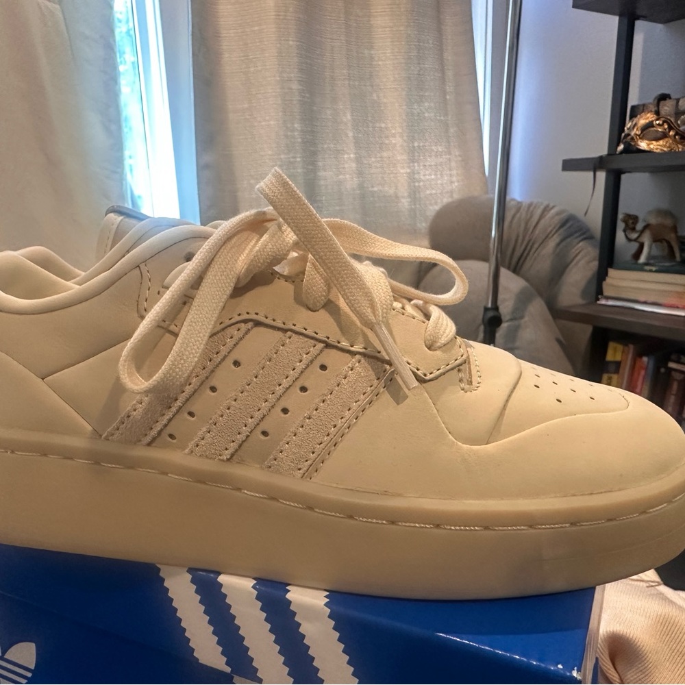 Adidas basketball Los Angeles - cream suede Sneakers sz 6